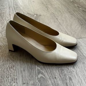 *sold* Vintage Amalfi Cream Pumps